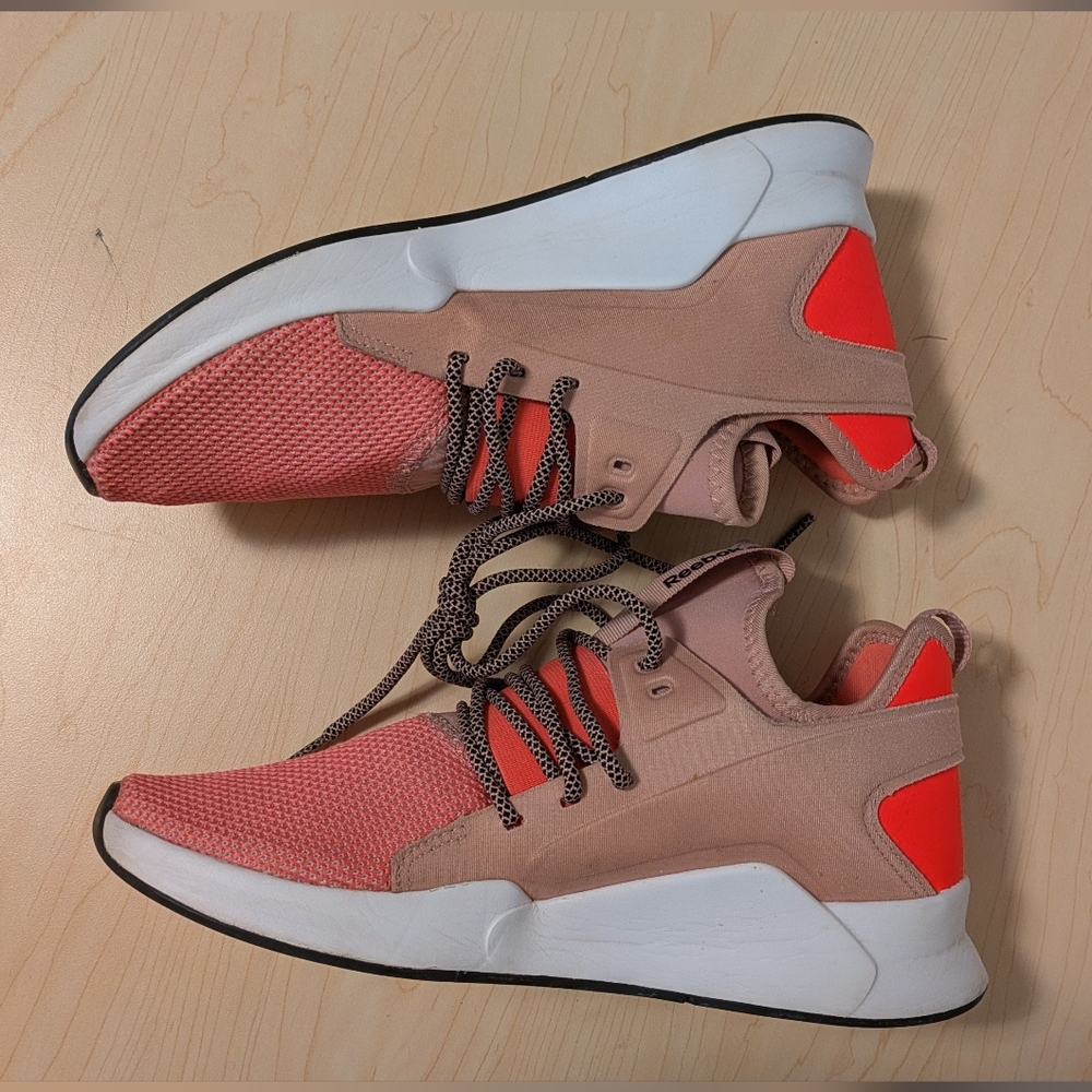 Reebok Guresu Pink Athletic Shoes with Modern Design - Picture 6 of 9